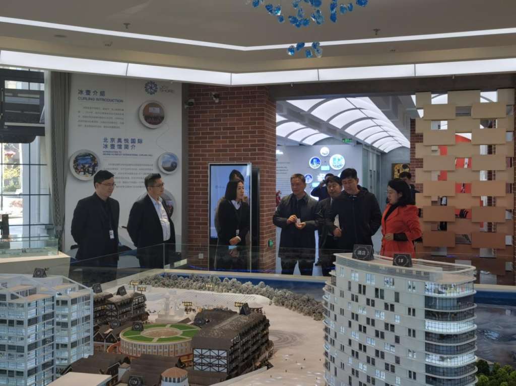 10月15日下午,沈阳市浑南区副区长高峰,于洪区副区长周长梅,沈阳旅游