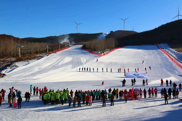 齐齐哈尔奥悦碾子山国际滑雪场2017-2018年雪季首滑仪式盛大启动