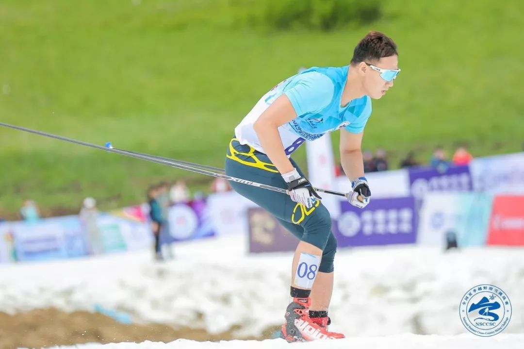 全国夏季越野滑雪挑战赛在内蒙古举行 奥悦冰雪体育旅游官方网站